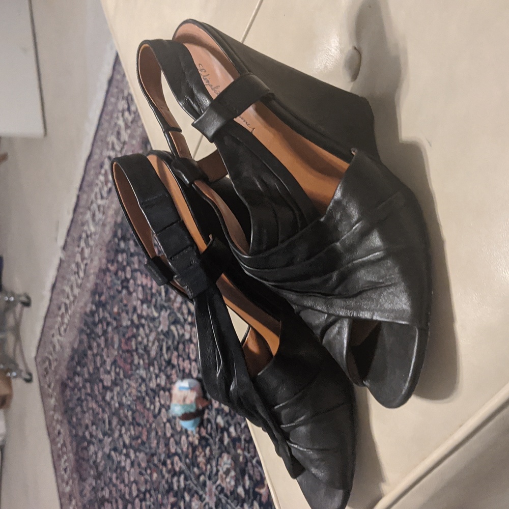 Elizabeth and James black leather wedges 7.5